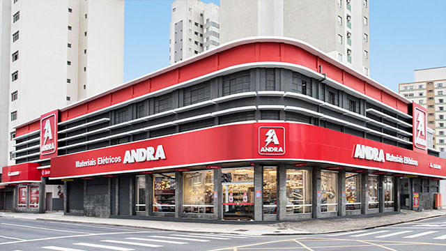 Av. Visconde de Guarapuava, 2056 - Centro